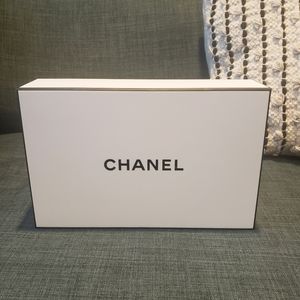 CHANEL Box